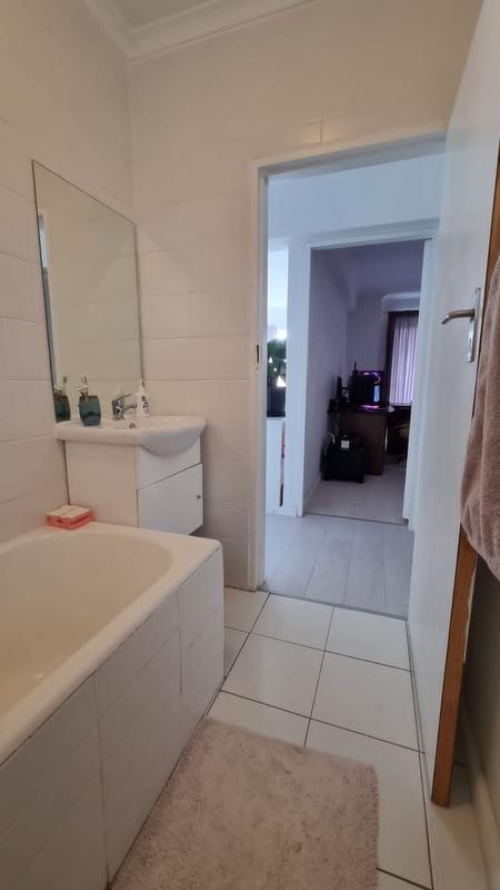 To Let 2 Bedroom Property for Rent in Woodstock Western Cape